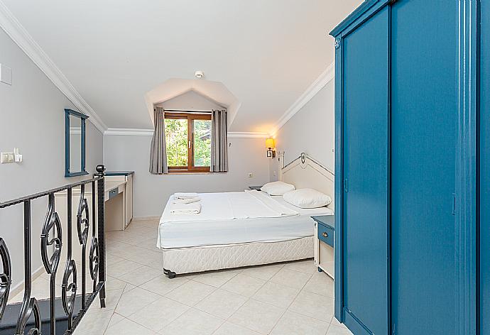 Double bedroom with en suite bathroom and A/C . - Villa Derya Paradise . (Galería de imágenes) }}