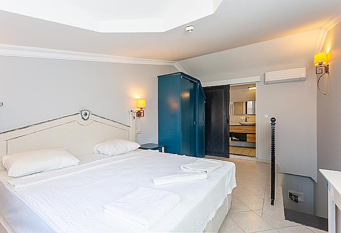 Double bedroom with en suite bathroom and A/C . - Villa Derya Paradise . (Photo Gallery) }}