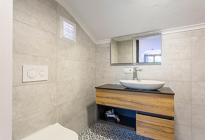 En suite bathroom with shower . - Villa Derya Paradise . (Photo Gallery) }}