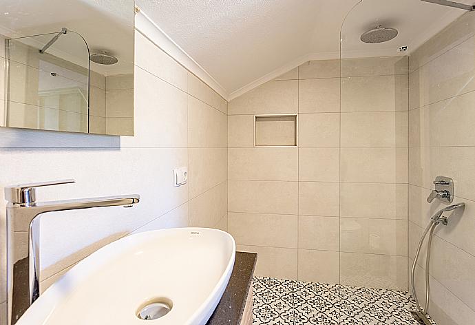 En suite bathroom with shower . - Villa Elmas Paradise . (Photo Gallery) }}