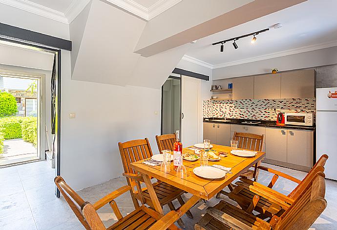 Equipped kitchen . - Villa Emel Paradise . (Fotogalerie) }}