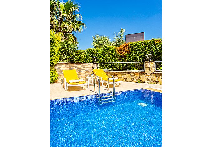 Private pool and terrace . - Villa Aysel Paradise . (Галерея фотографий) }}