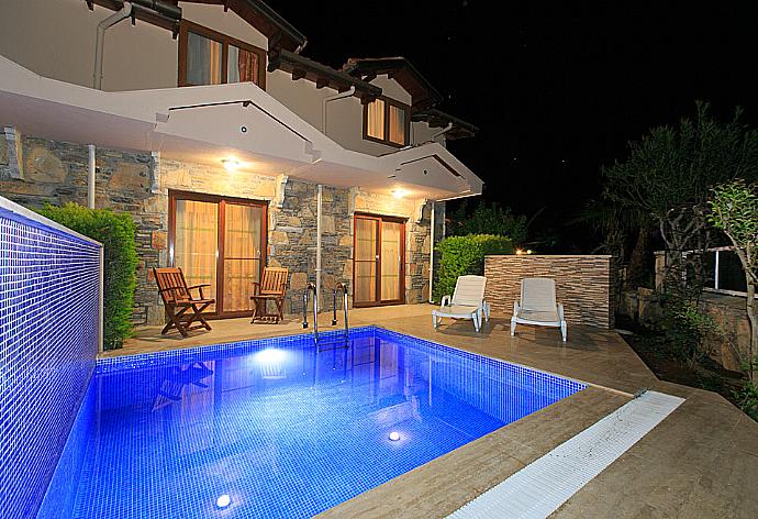 Night view . - Villa Aysel Paradise . (Fotogalerie) }}