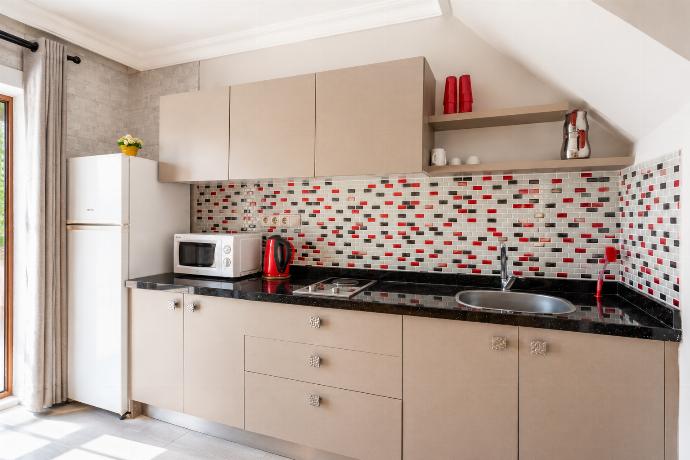 Double bedroom with en suite bathroom and A/C . - Villa Aysel Paradise . (Γκαλερί Φωτογραφιών) }}
