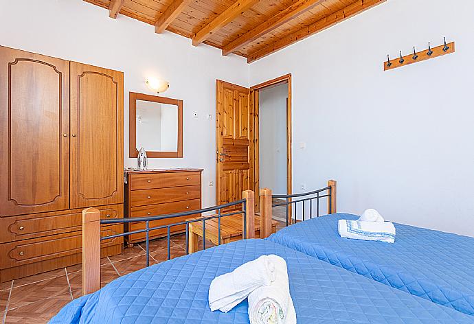 Twin bedroom with A/C, sea views, and terrace access . - Villa Martha . (Galerie de photos) }}