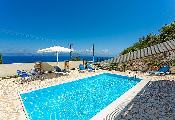 Private pool and terrace with panoramic sea views . - Villa Martha . (Galería de imágenes) }}