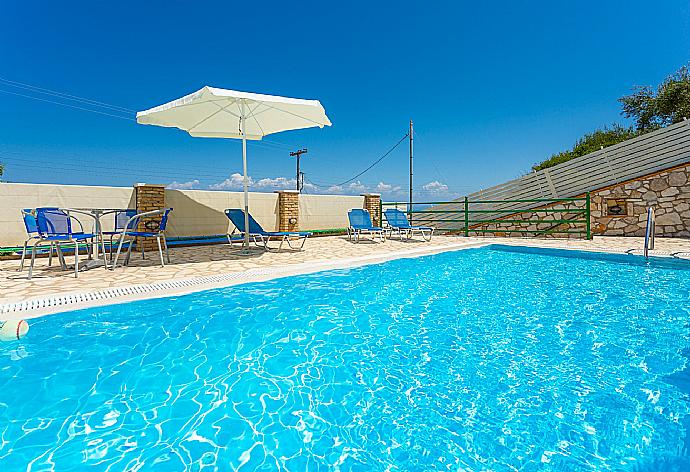 Private pool and terrace with panoramic sea views . - Villa Martha . (Fotogalerie) }}