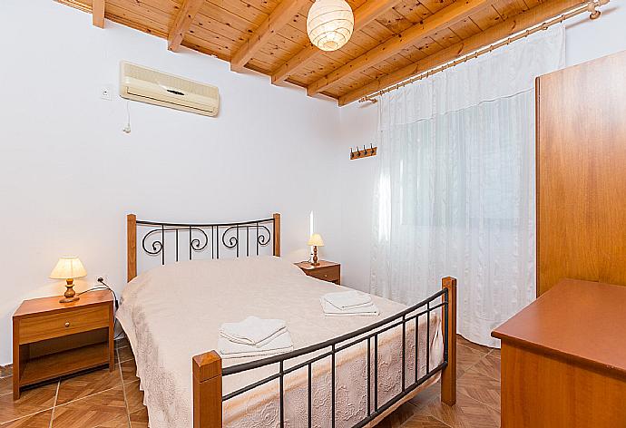 Double bedroom with A/C . - Villa Anastasia . (Galleria fotografica) }}