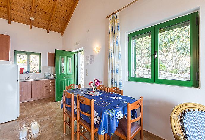 Open-plan living room with dining area, kitchen, terrace access, WiFi Internet, TV, and DVD player . - Villa Anastasia . (Fotogalerie) }}