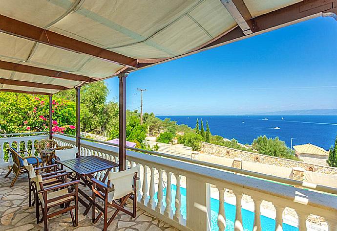 Outdoor balcony dining  . - Villa Anastasia . (Галерея фотографий) }}