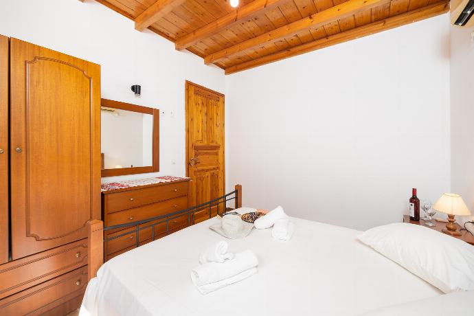 Double bedroom with A/C . - Villa Anastasia . (Photo Gallery) }}