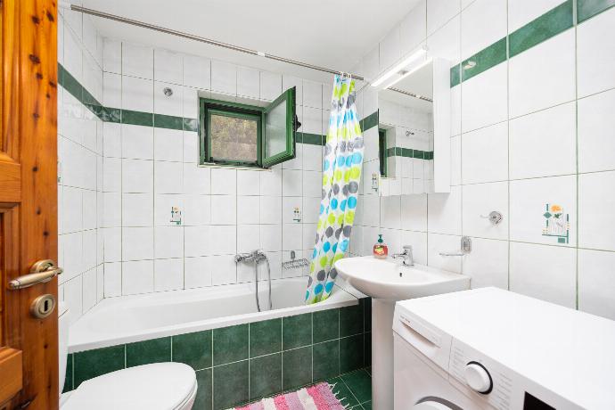 Family bathroom with bath and shower . - Villa Anastasia . (Photo Gallery) }}