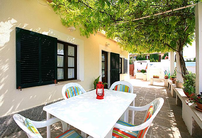 Terrace area . - Villa Isa . (Fotogalerie) }}