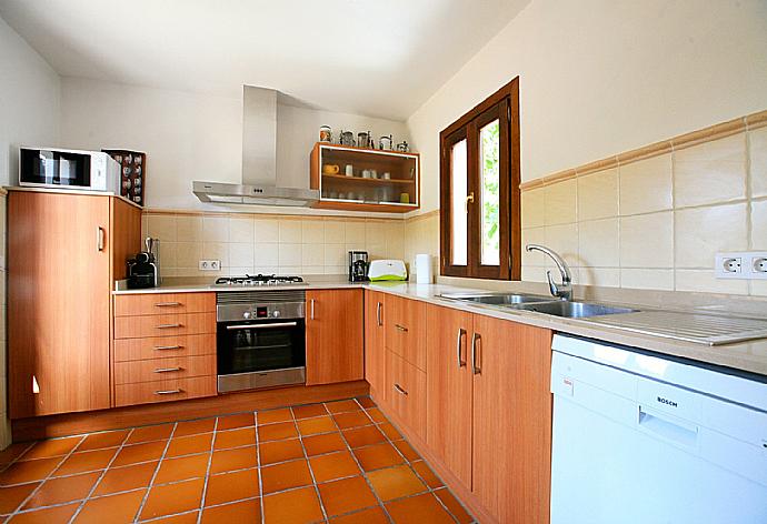Equipped kitchen . - Villa Isa . (Fotogalerie) }}