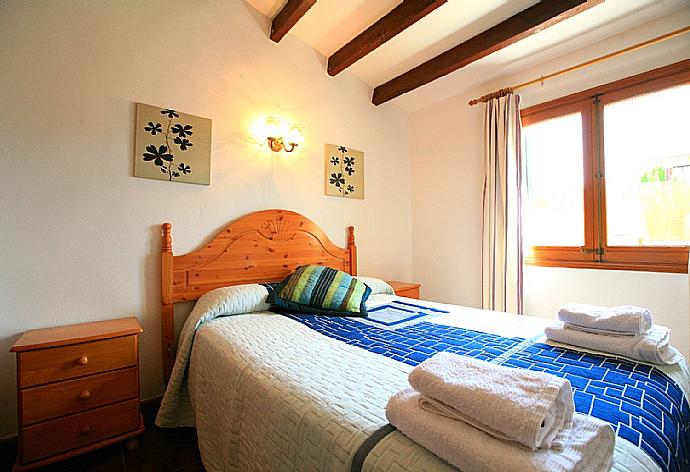 Double bedroom . - Villa Isa . (Fotogalerie) }}