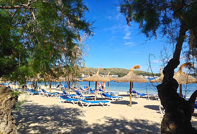 Local Beach . - Villa Isa . (Fotogalerie) }}