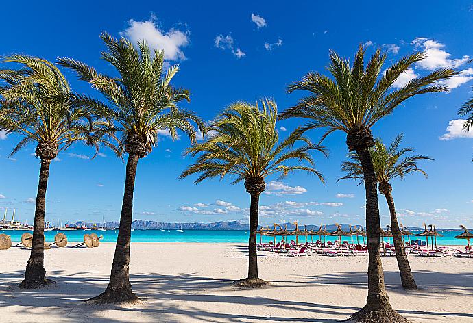 Platja de Alcudia . - Villa Esperanza . (Галерея фотографий) }}