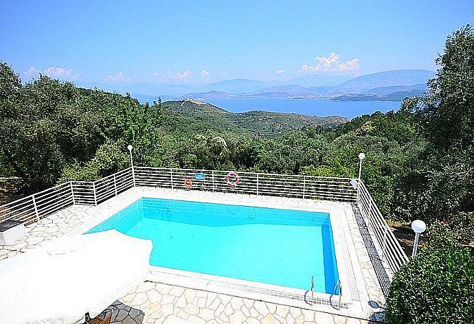 ,Private pool with terrace area . - Villa Marialetta . (Fotogalerie) }}