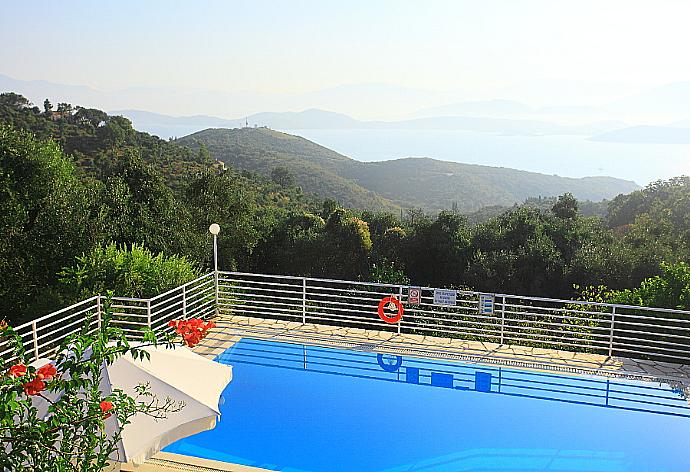 Private pool with terrace area and panoramic views . - Villa Marialetta . (Fotogalerie) }}
