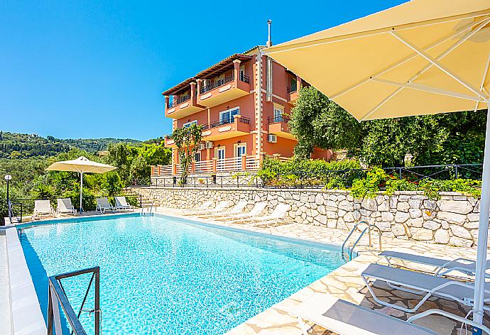Beautiful villa with private infinity pool, terraces, and gardens with panoramic sea views . - Villa Vasso . (Galleria fotografica) }}