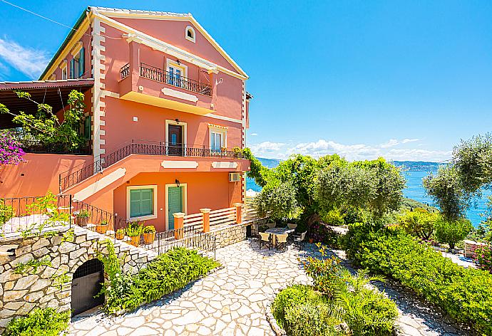 Terrace area . - Villa Vasso . (Photo Gallery) }}