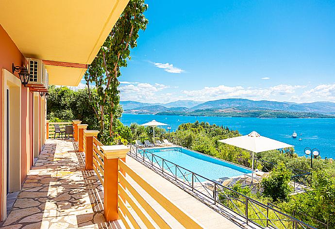 Terrace area . - Villa Vasso . (Photo Gallery) }}