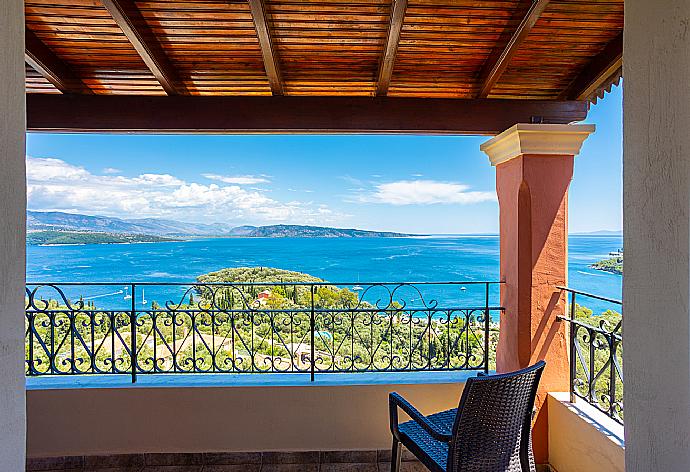 Balcony with panoramic sea views . - Villa Vasso . (Photo Gallery) }}