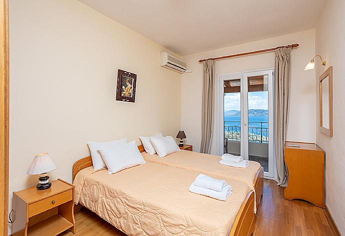 Twin bedroom with A/C and balcony access with panoramic sea views . - Villa Vasso . (Галерея фотографий) }}
