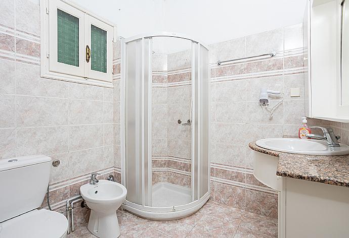 Family bathroom with shower . - Villa Vasso . (Photo Gallery) }}