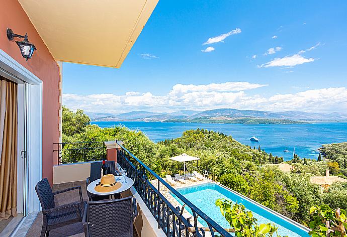Balcony with panoramic sea views . - Villa Vasso . (Photo Gallery) }}