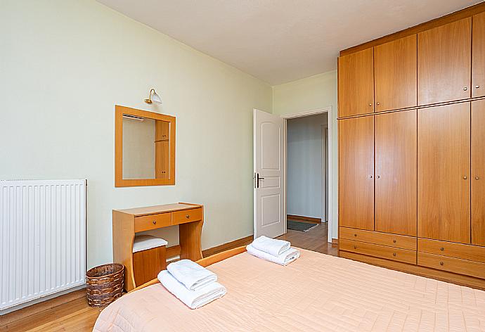 Double bedroom with A/C and balcony access with panoramic sea views . - Villa Vasso . (Galería de imágenes) }}