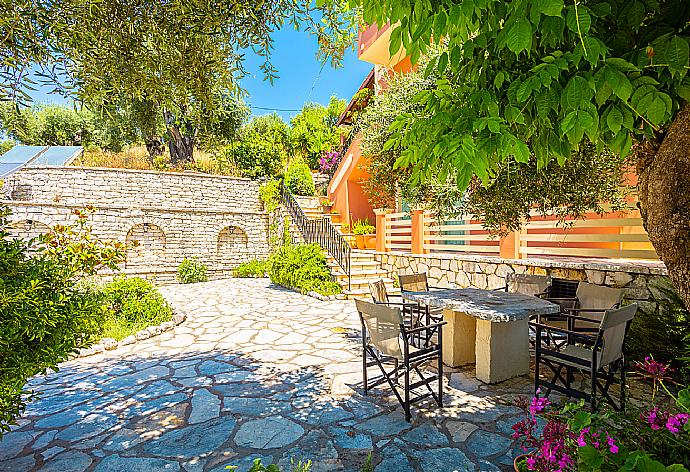 Terrace area . - Villa Vasso . (Photo Gallery) }}