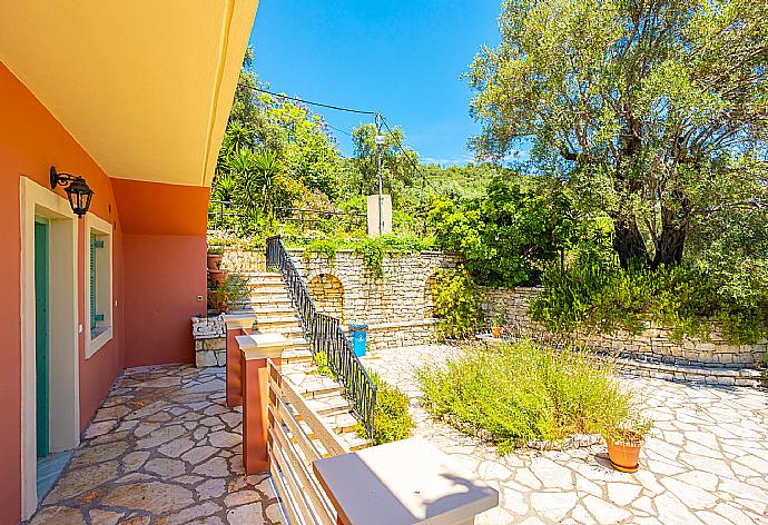 Terrace area . - Villa Vasso . (Photo Gallery) }}