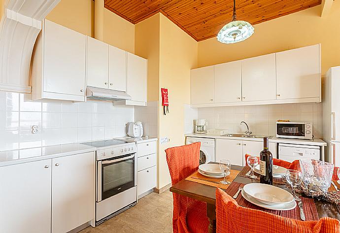 Equipped kitchen . - Villa Thespina . (Fotogalerie) }}