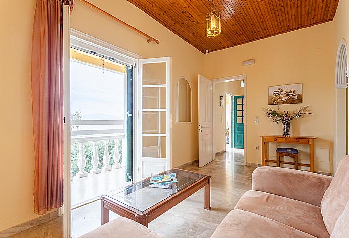 Living area with sofa, A/C, and balcony access with sea views . - Villa Thespina . (Γκαλερί Φωτογραφιών) }}
