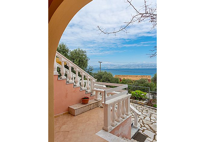 Terrace with sea views . - Villa Thespina . (Γκαλερί Φωτογραφιών) }}