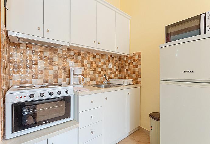 Equipped kitchen . - Villa Thespina . (Γκαλερί Φωτογραφιών) }}
