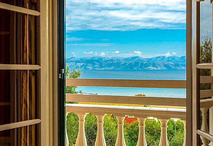 Balcony with sea views . - Villa Thespina . (Photo Gallery) }}