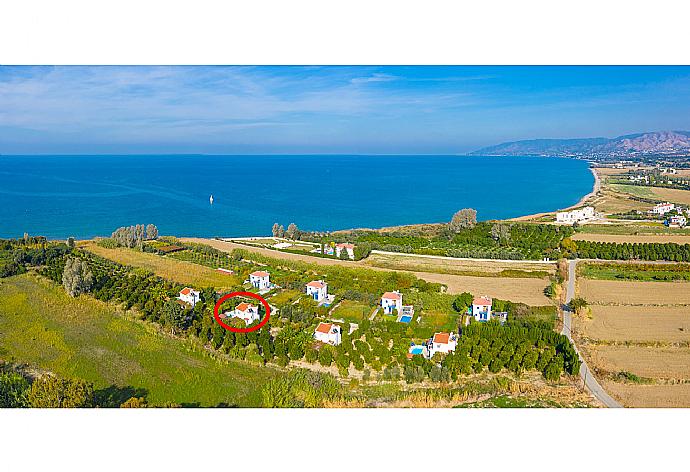 Aerial view showing location of Sun Beach Villa Tria . - Sun Beach Villa Tria . (Галерея фотографий) }}