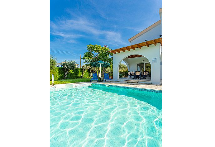 Private pool and terrace . - Sun Beach Villa Tria . (Galleria fotografica) }}