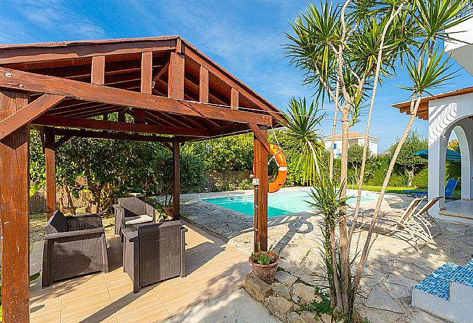 Private pool and terrace . - Sun Beach Villa Tria . (Photo Gallery) }}