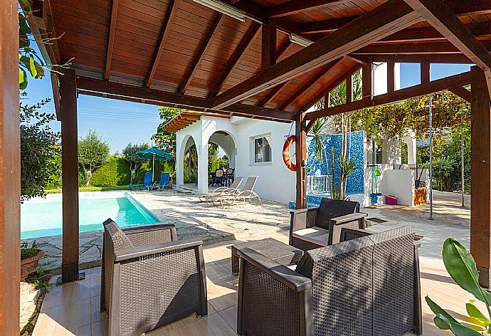 Private pool and terrace . - Sun Beach Villa Tria . (Galería de imágenes) }}