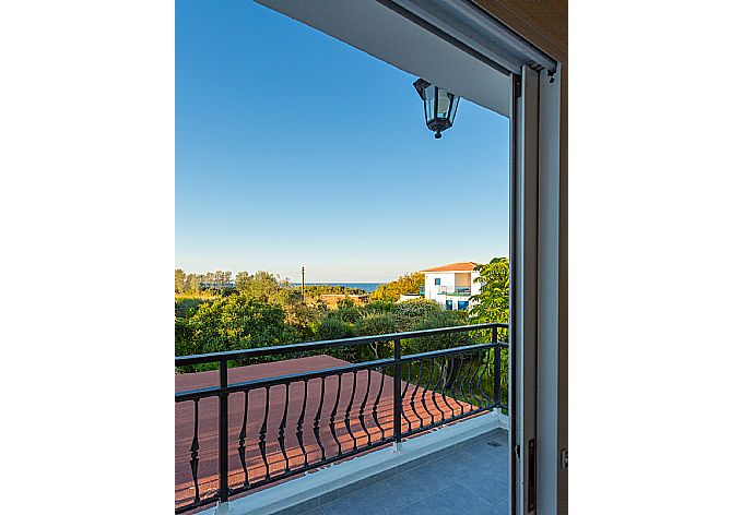 Balcony with sea views . - Sun Beach Villa Tria . (Fotogalerie) }}