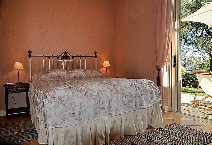 Double bedroom with A/C, en suite bathroom and balcony access . - Villa Malama . (Photo Gallery) }}