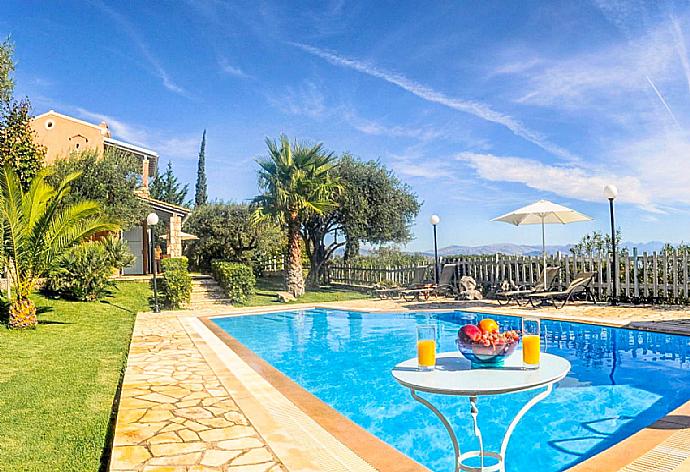 Beautiful Villa with Private Pool, Terrace and Garden . - Villa Malama . (Fotogalerie) }}