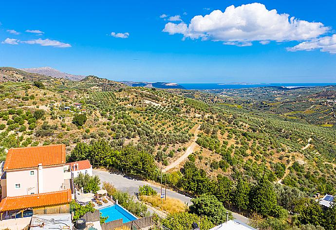 Aerial view of Villa Zeus . - Villa Zeus . (Fotogalerie) }}