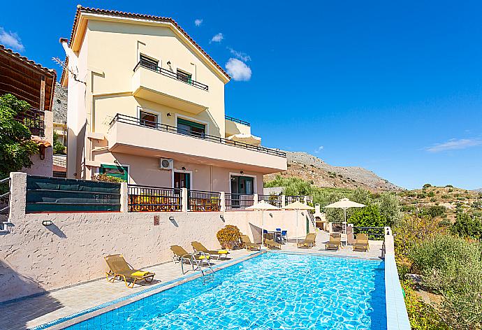 Beautiful villa with private infinity pool and terrace with panoramic sea and countryside views . - Villa Zeus . (Photo Gallery) }}