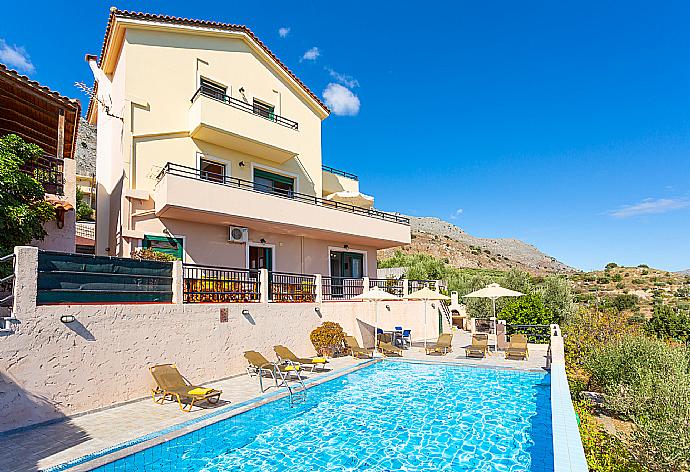 Beautiful villa with private infinity pool and terrace with panoramic sea and countryside views . - Villa Zeus . (Fotogalerie) }}