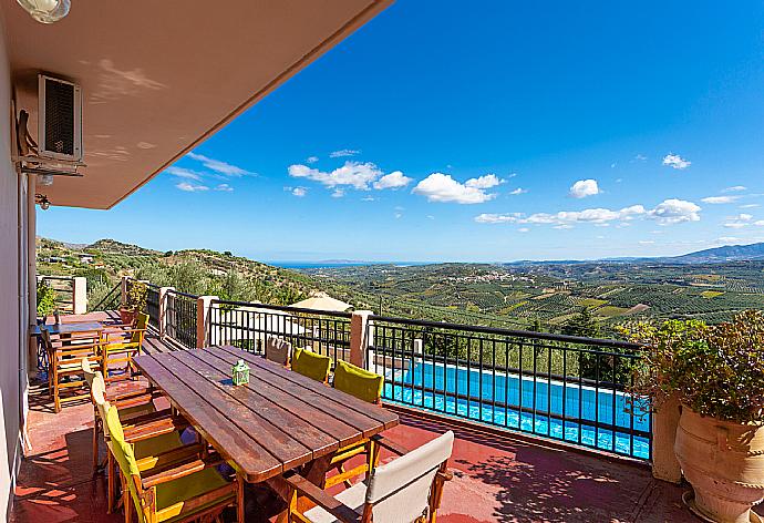 Terrace area . - Villa Zeus . (Photo Gallery) }}
