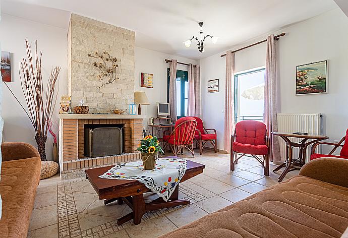 Open-plan living room with sofas, dining area, kitchen, ornamental fireplace, WiFi internet, satellite TV, DVD player, and upper terrace access . - Villa Zeus . (Galleria fotografica) }}